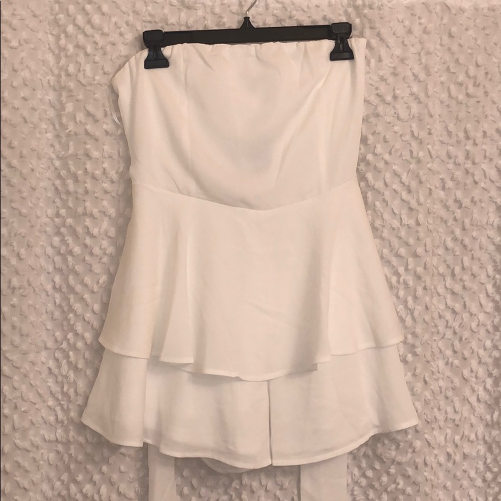 NWT White Ruffle Romper - Picture 5 of 6